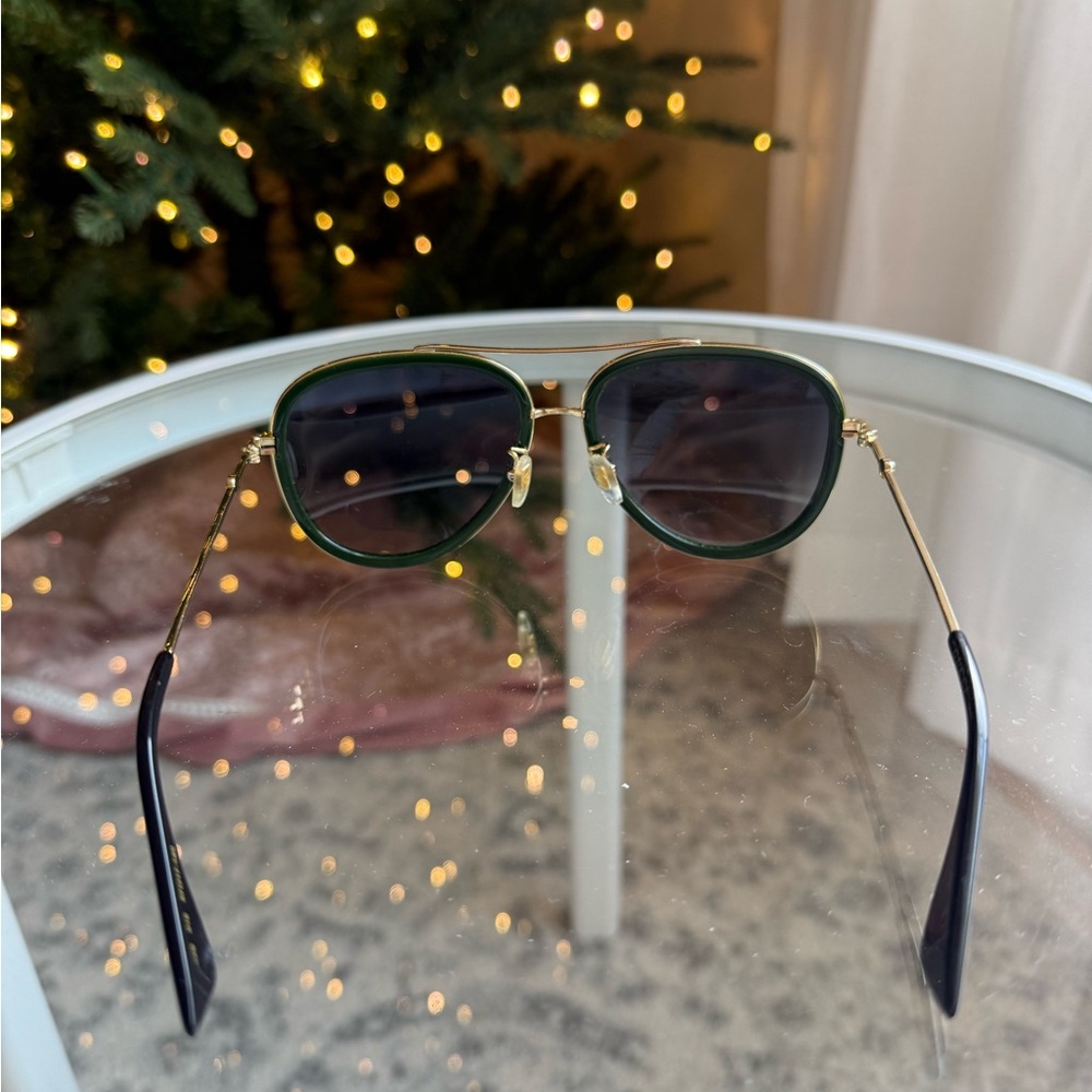 Gucci Aviator Sunglasses with Signature Web Stripe & Gold Frame - Picture 7 of 8